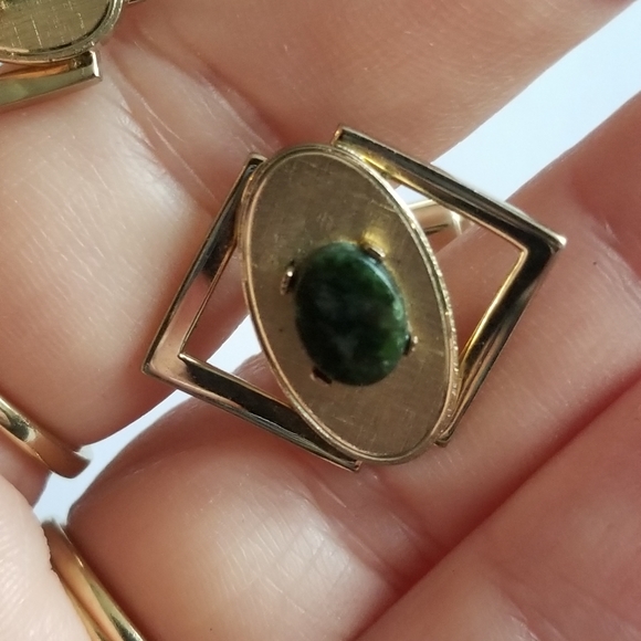 Vintage cufflinks by Dante pale gold tone metal green stone cabochons - Picture 9 of 14
